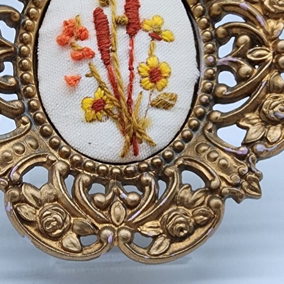 Vintage Cameo Creation Floral Embroidery Picture Frame Plastic Filigree - Picture 4 of 11